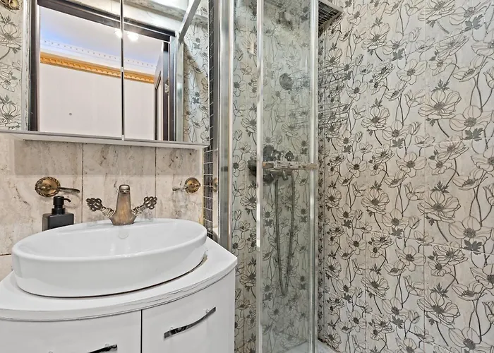 Quiet In Near Cismigiu Bucharest